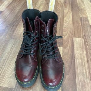 Vegan platform dr martens burgundy
